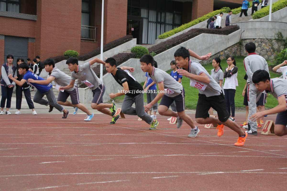 体育场上，狂飙跑动的精彩瞬间