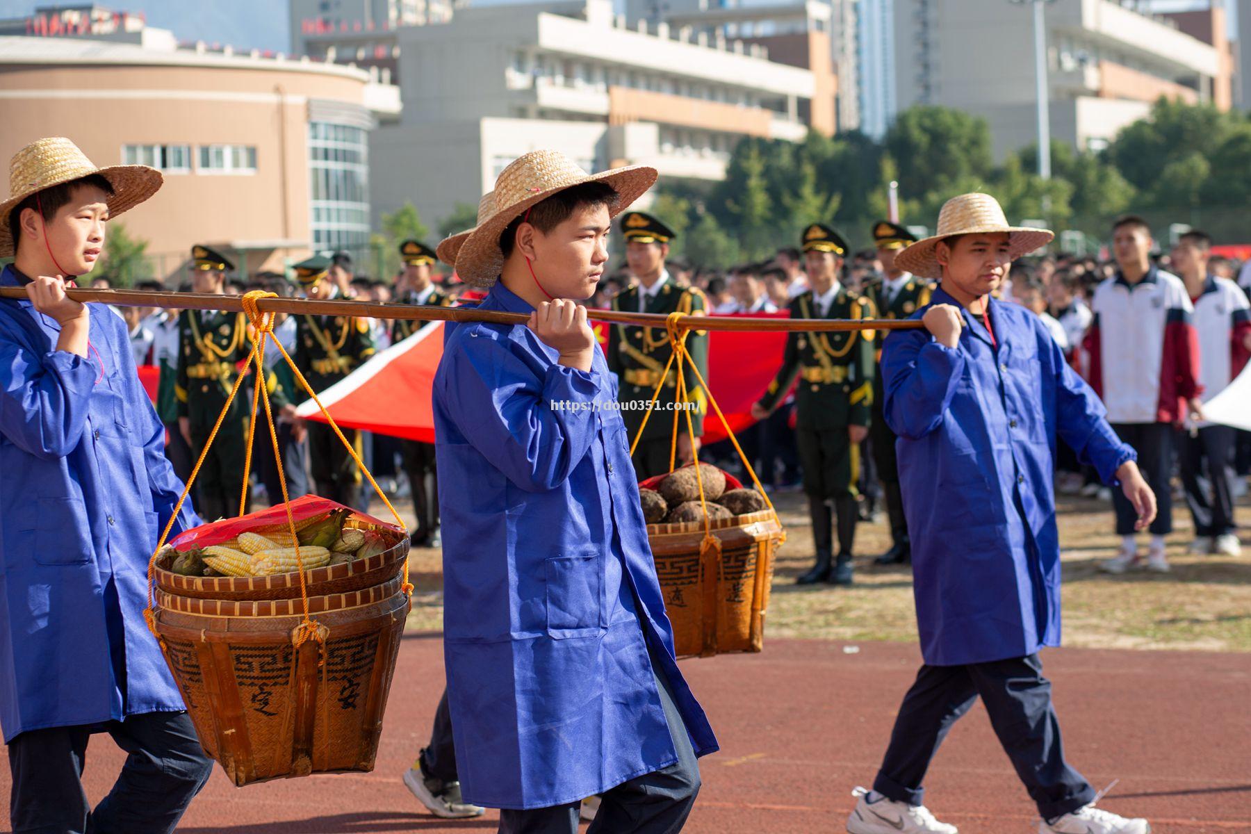 群英荟萃争霸赛场，胜者风光无限